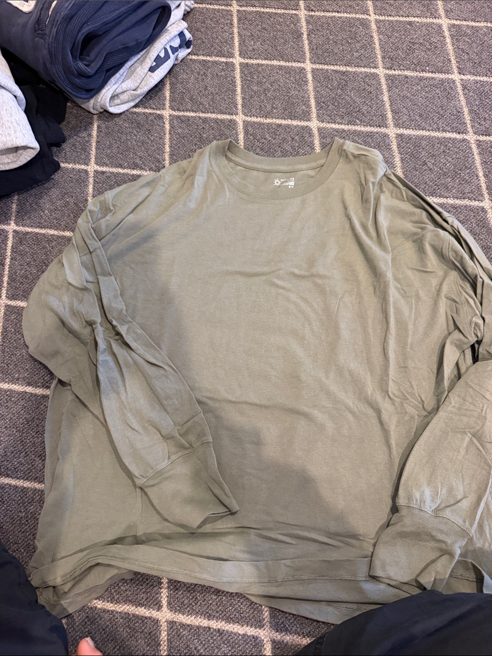 Like new womenâs Long Sleeve Crewneck Shirt - Olive Green